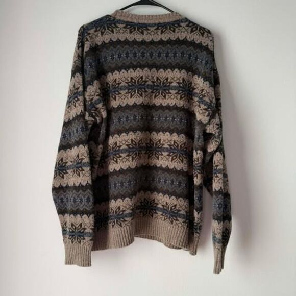 Dockers Men's Knit Sweater with Snowflakes Dark Colors Size Large - Picture 2 of 4